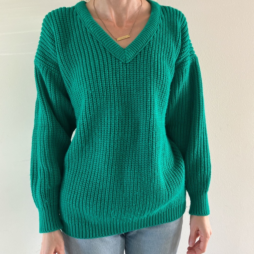 Vintage v-neck green sweater